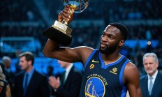 瓦力棋牌游戏-关于篮球名将表现抢眼，蝉联MVP称号的信息