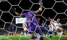 瓦力棋牌游戏-里昂主场-击败尤文图斯，晋级欧冠四强