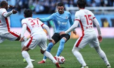 瓦力棋牌游戏-撒鲁斯球员在比赛中展现出色表现