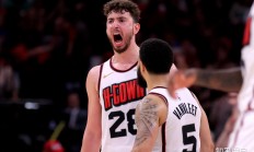 瓦力棋牌官网-NBA季后赛首轮比赛火热进行中