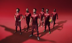 瓦力棋牌官网-防线崩盘！戈贝尔统治内线，76人末节逆转篮网