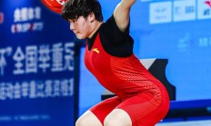 瓦力棋牌app-无惧压力！选手表现神勇，斩获冠军奖杯