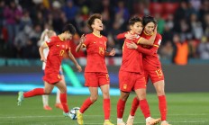 瓦力棋牌官网-关于比赛场上的对抗：女足选手奋勇战斗的信息