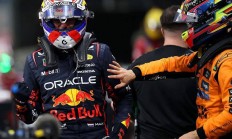 瓦力棋牌游戏-沙特阿拉伯选手迎风冲刺，勇夺头名