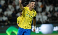 瓦力棋牌游戏-球星们在赛场上的表现令人赞叹！