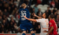 瓦力棋牌入口-里尔队在法国足球联赛中遭遇失利