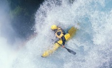 瓦力棋牌app-当足球精灵驶入钢铁洪流，内马尔征服F1街道赛之夜