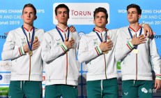 瓦力棋牌入口-捷克击剑选手战胜对手，晋级四强