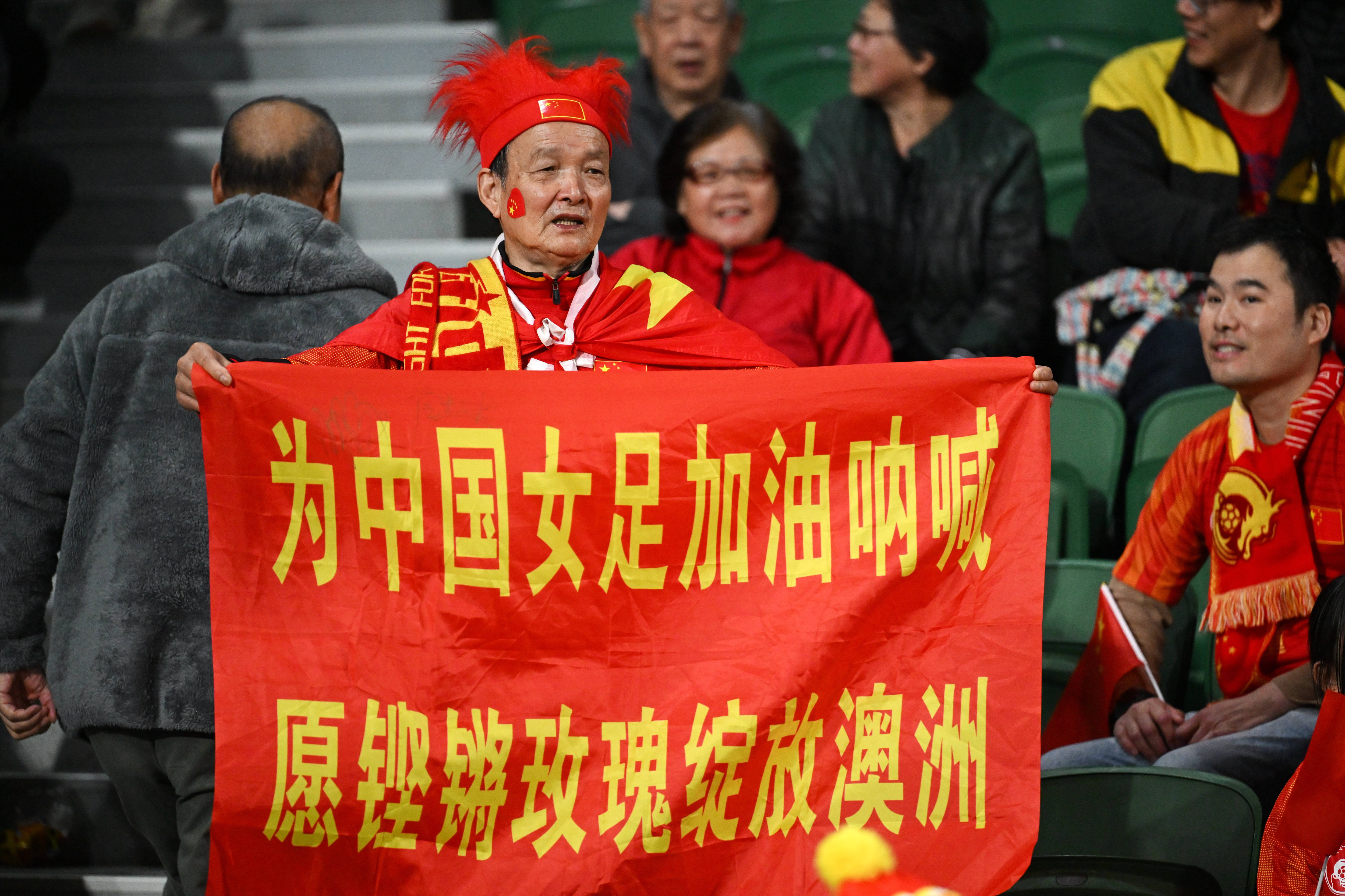 包含中国女足雄心勃发，斩获晋级赛场胜利的词条