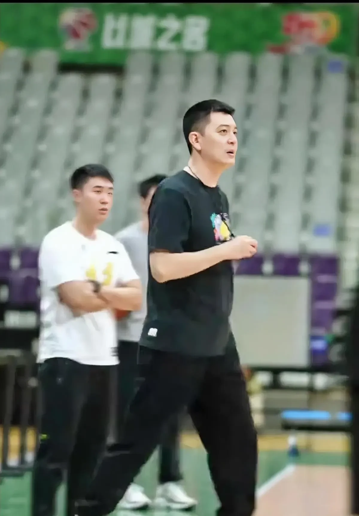 激烈对抗展现球队实力，球员拼搏精神可嘉的简单介绍