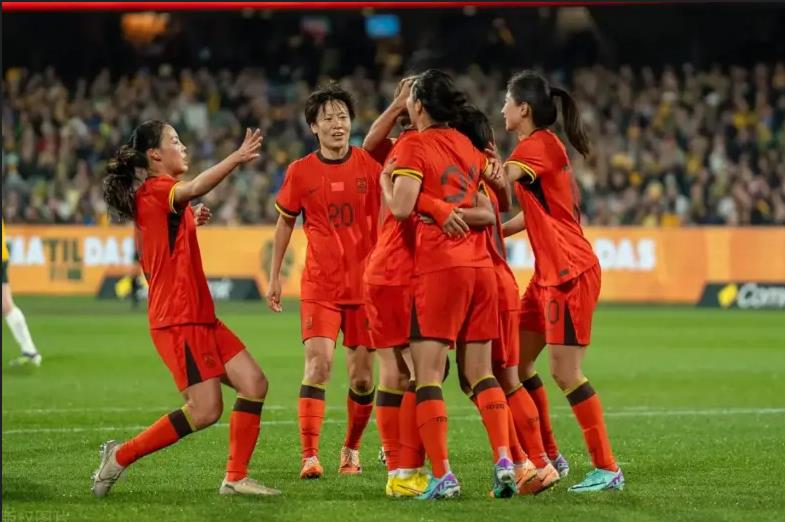 巴黎赛场，中国女足接连取得漂亮胜利