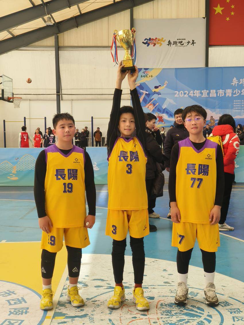 篮球少年凭借出色表现入选省级队伍