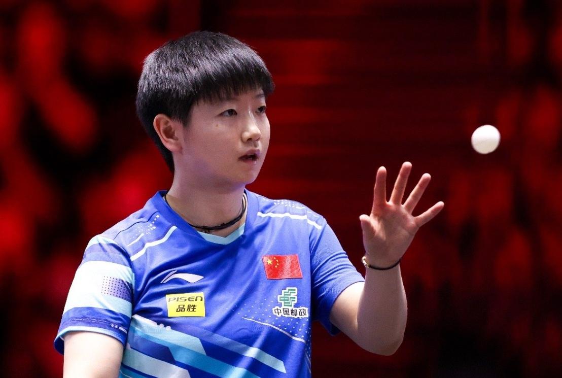 新加坡选手拼尽全力,争夺冠军 新加坡选手拼尽全力,争夺冠军