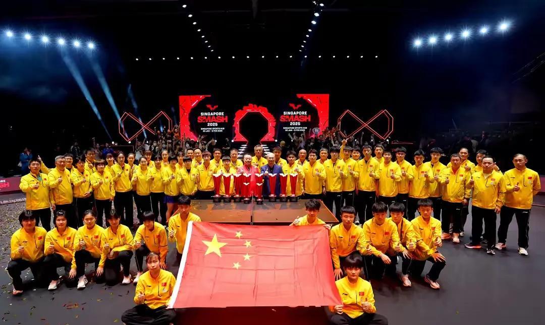 新加坡选手拼尽全力,争夺冠军 新加坡选手拼尽全力,争夺冠军