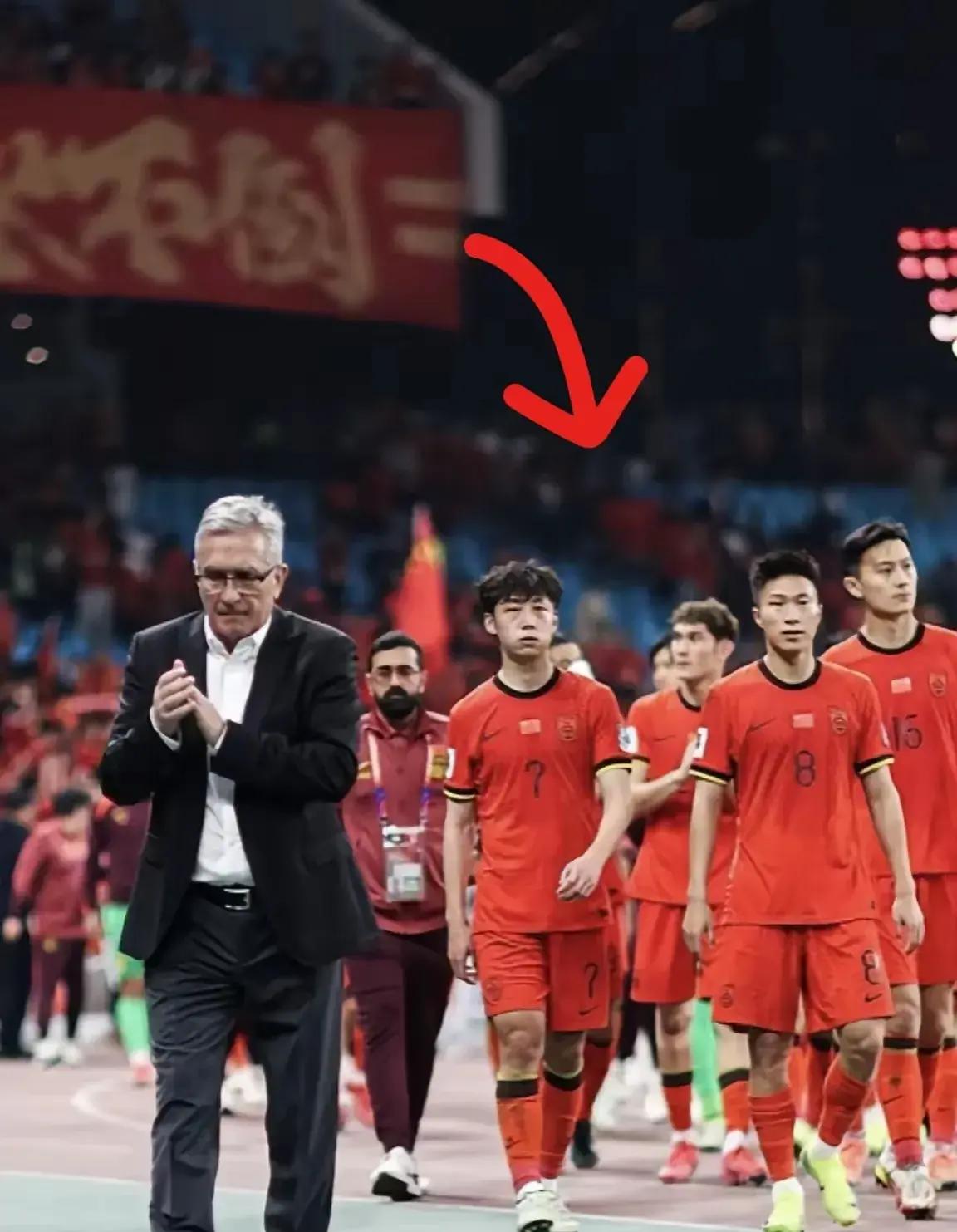 主力缺席球队全员奋战，客场从容取胜