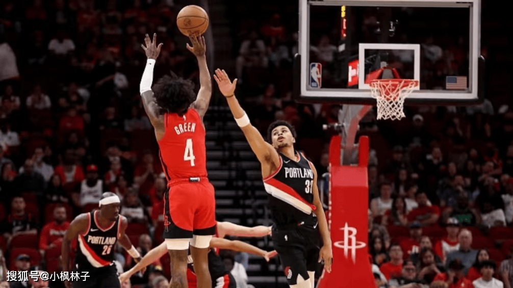 熊猫击败老鹰,球员互动频频赛后场面火爆 熊猫击败老鹰,球员互动频频赛后场面火爆