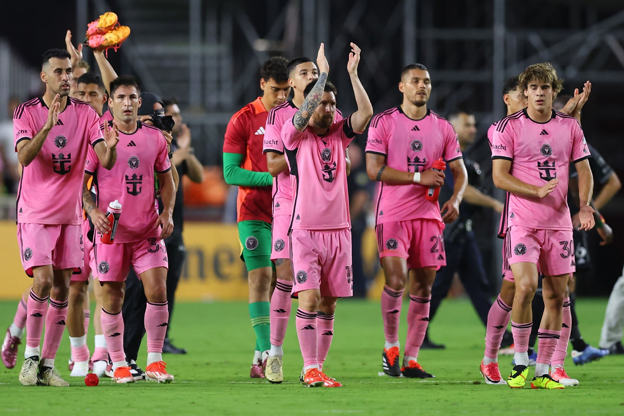 关于汉诺威中场喜获首球,助球队取得胜利的信息 关于汉诺威中场喜获首球,助球队取得胜利的信息