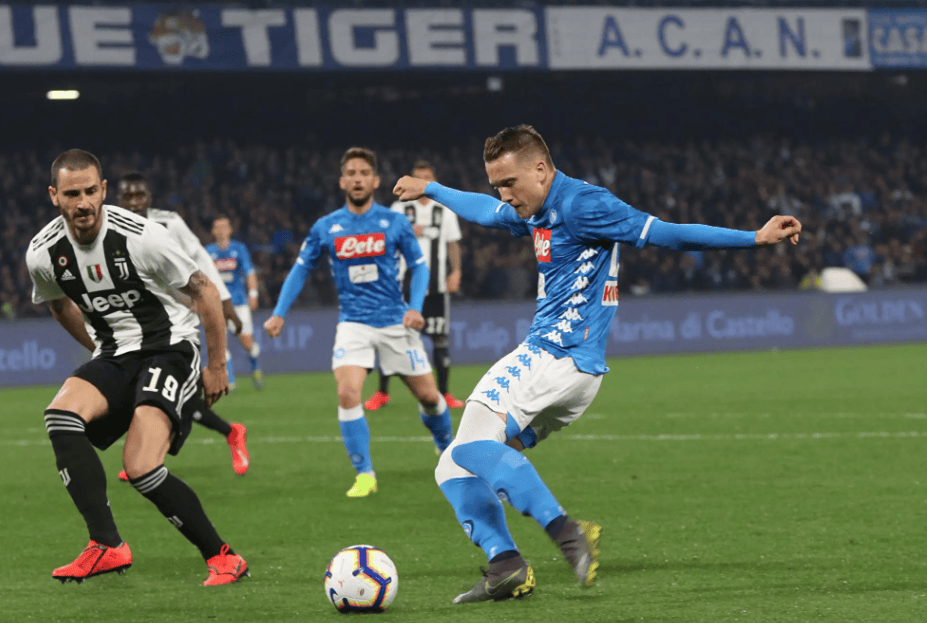 关于那不勒斯主场大胜乌迪内斯,全队庆祝胜利的信息 关于那不勒斯主场大胜乌迪内斯,全队庆祝胜利的信息