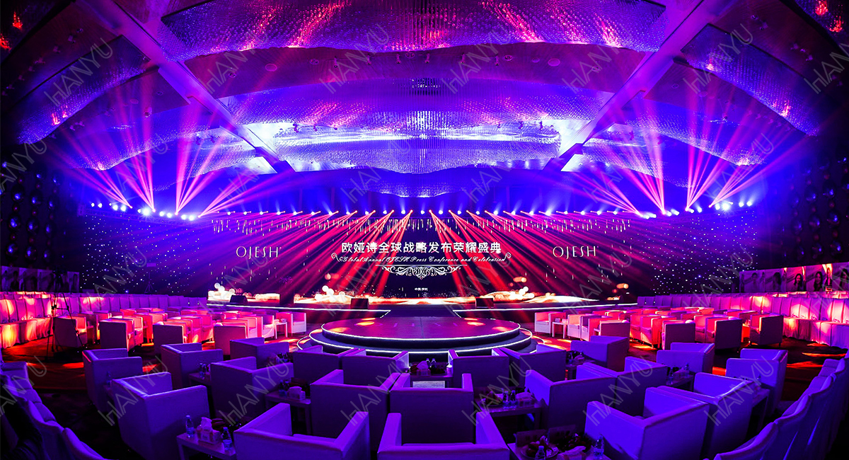 包含欧国联比赛开幕盛典：光芒四射寓意荣耀的词条