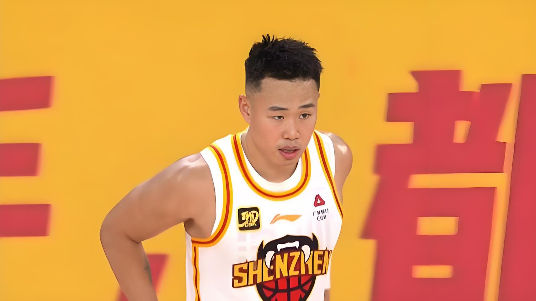 上海男篮强势登顶,意气风发佳绩 上海男篮强势登顶,意气风发佳绩