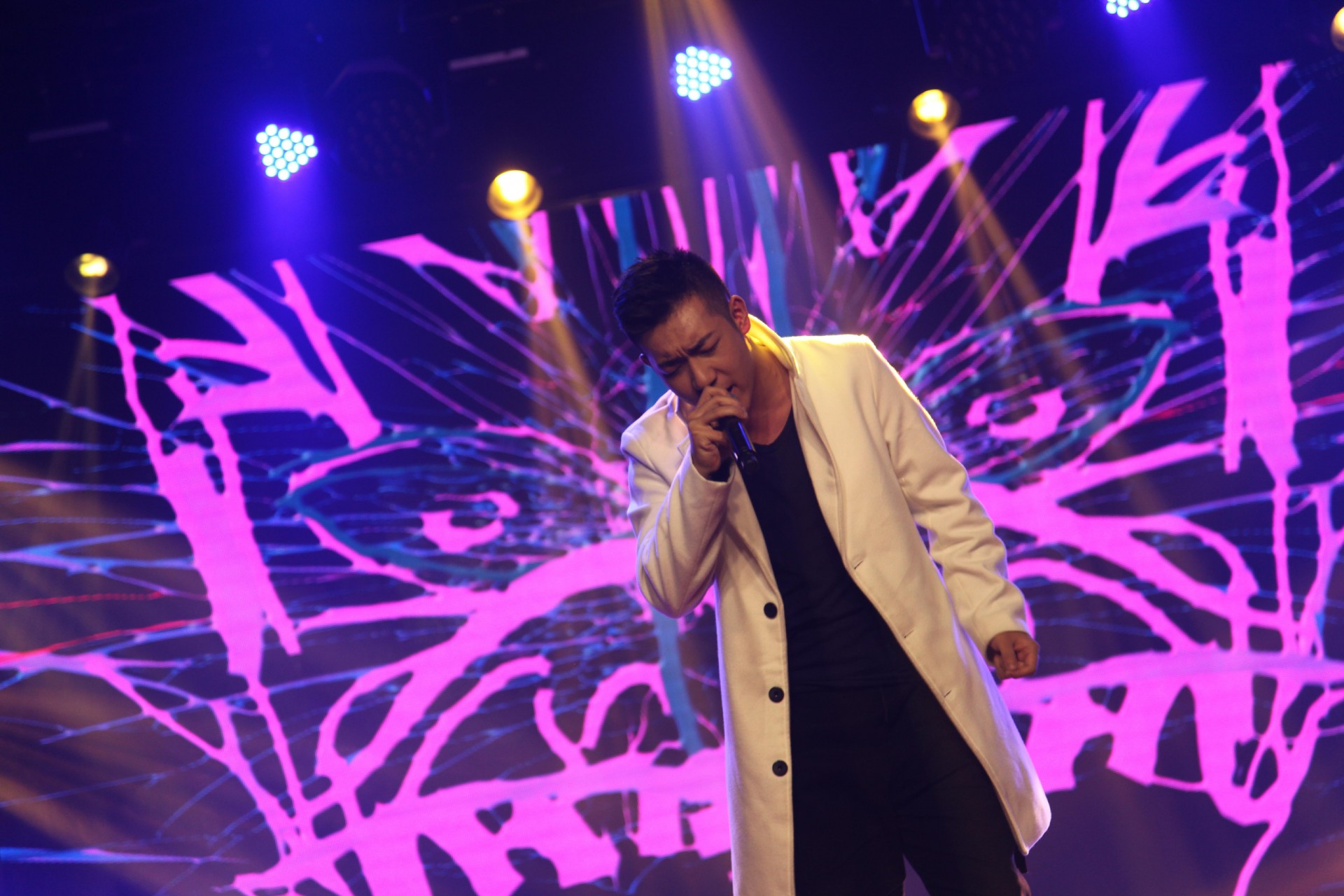 LGD翻盘EG,Jankos团战一打五激烈交锋全球总决赛,点燃全场激情 LGD翻盘EG,Jankos团战一打五激烈交锋全球总决赛,点燃全场激情