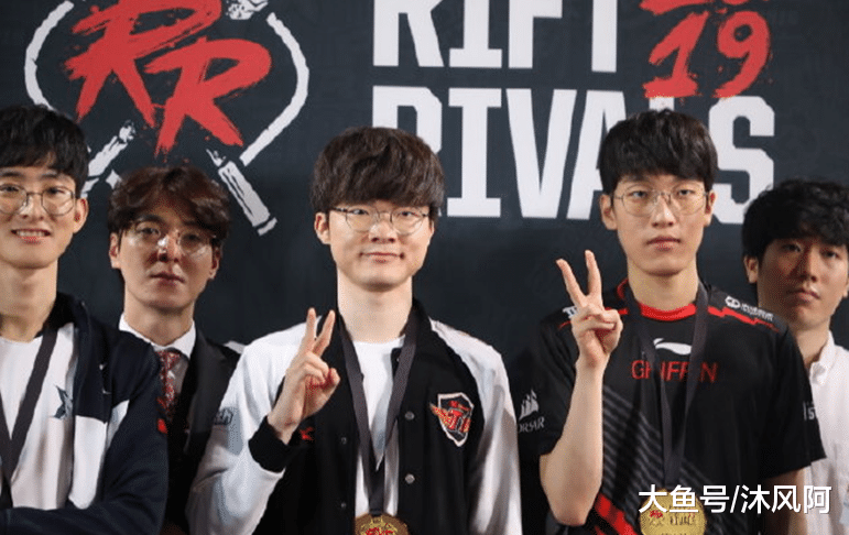 包含G2险胜FPX,Deft打出惊人五杀峡谷大战八强赛,成为赛场最大亮点的词条 包含G2险胜FPX,Deft打出惊人五杀峡谷大战八强赛,成为赛场最大亮点的词条