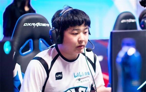 包含HKA横扫100T，Doinb开启传奇时刻激烈交锋全球总决赛，让粉丝疯狂欢呼的词条