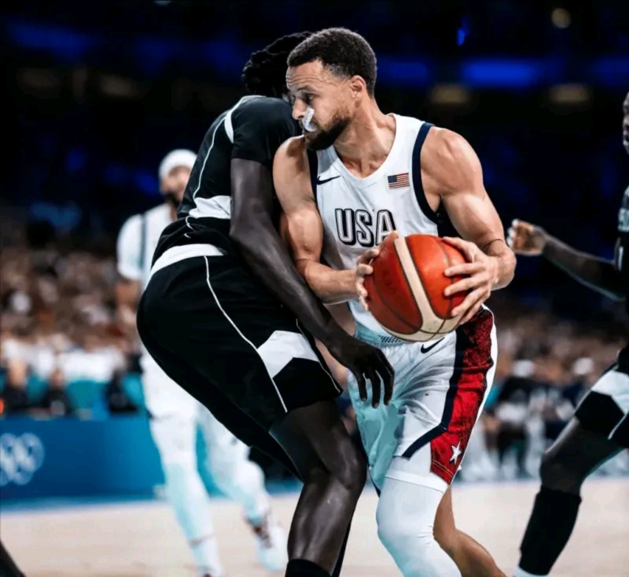 球星们在赛场上的表现令人赞叹！