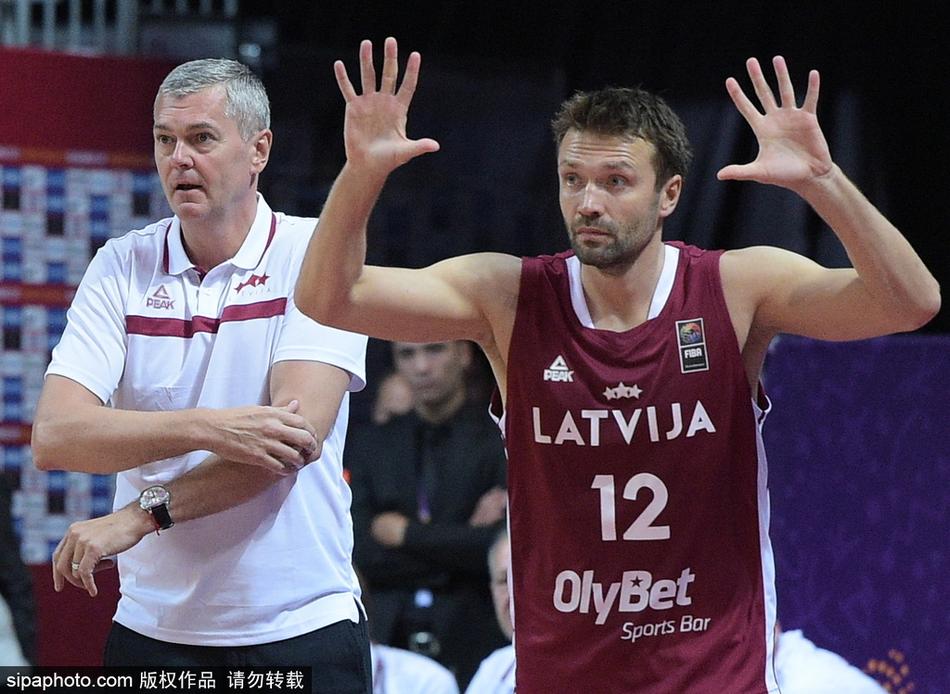 拉脱维亚男篮在对抗巴林队中取得压倒性优势 拉脱维亚男篮在对抗巴林队中取得压倒性优势