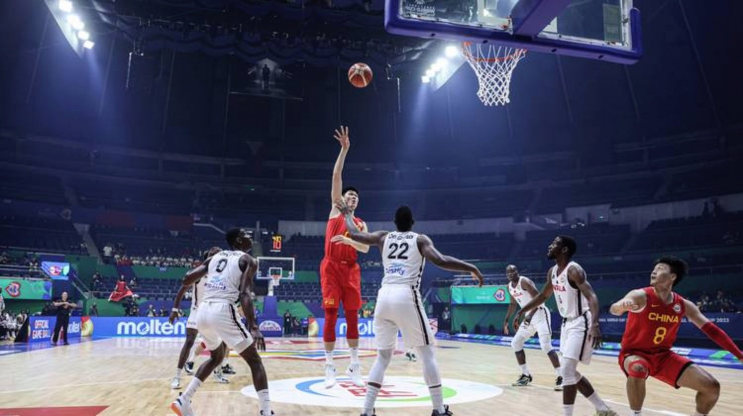 日本篮球联赛决赛现场一片火爆