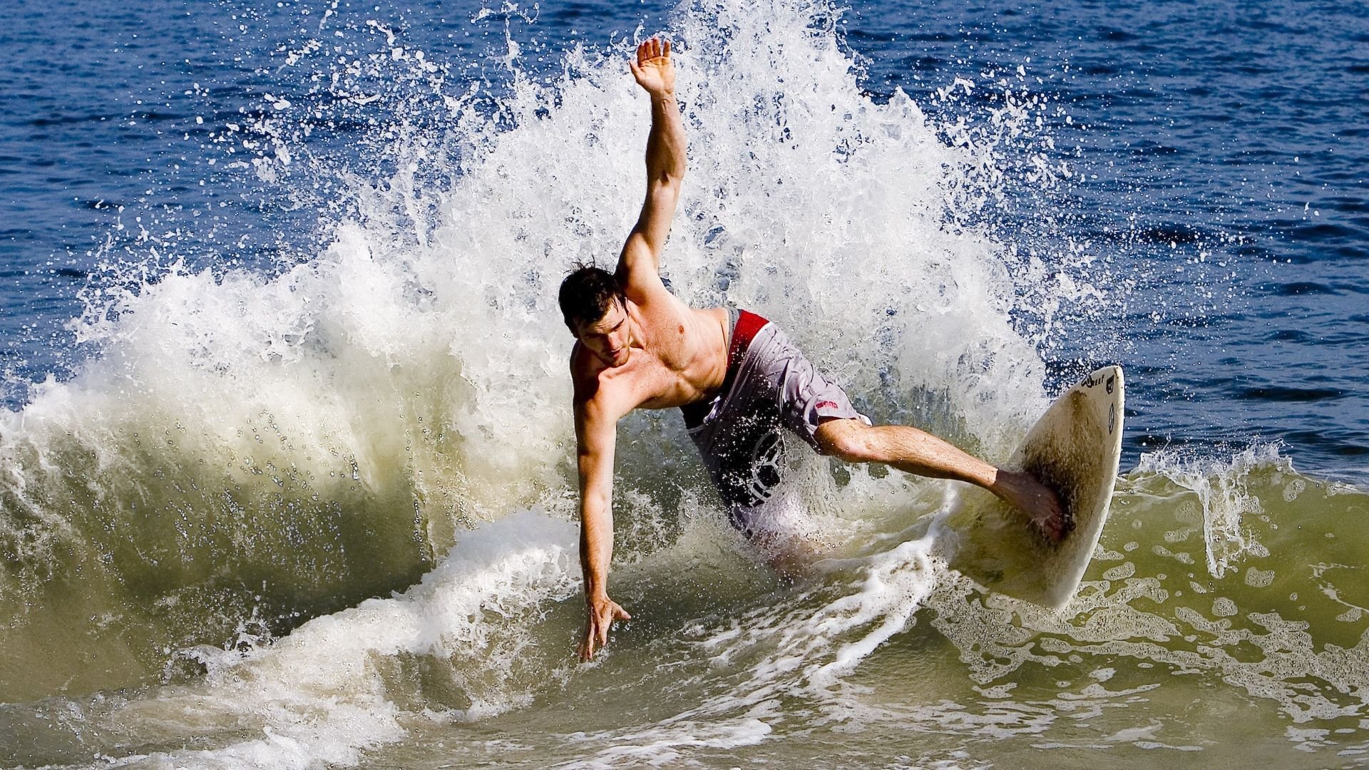 冰山之巅的火焰，奥纳纳一锤定音，阿尔及利亚击穿尼斯铁壁